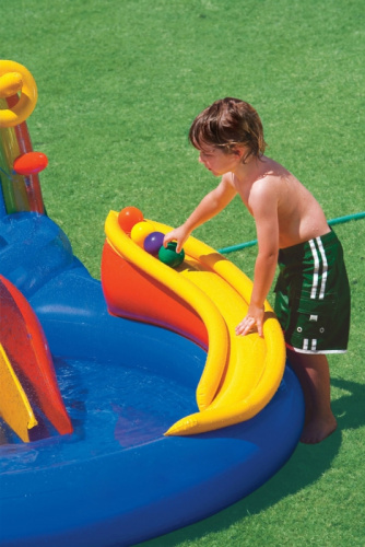 Дитячий надувний ігровий центр Intex 57453 «Веселка» (135*193*297 см, водна гірка, два басейна 175+206 л, кільця, фонтан, ненадувне дно, до 80 кг) фото 9