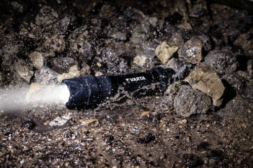 Картинка  Фонарь Varta Indestructible F30 Pro LED 6хАА (18714101421) от магазина cd-market фото 5