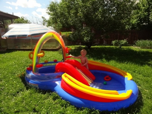 Дитячий надувний ігровий центр Intex 57453 «Веселка» (135*193*297 см, водна гірка, два басейна 175+206 л, кільця, фонтан, ненадувне дно, до 80 кг) фото 10